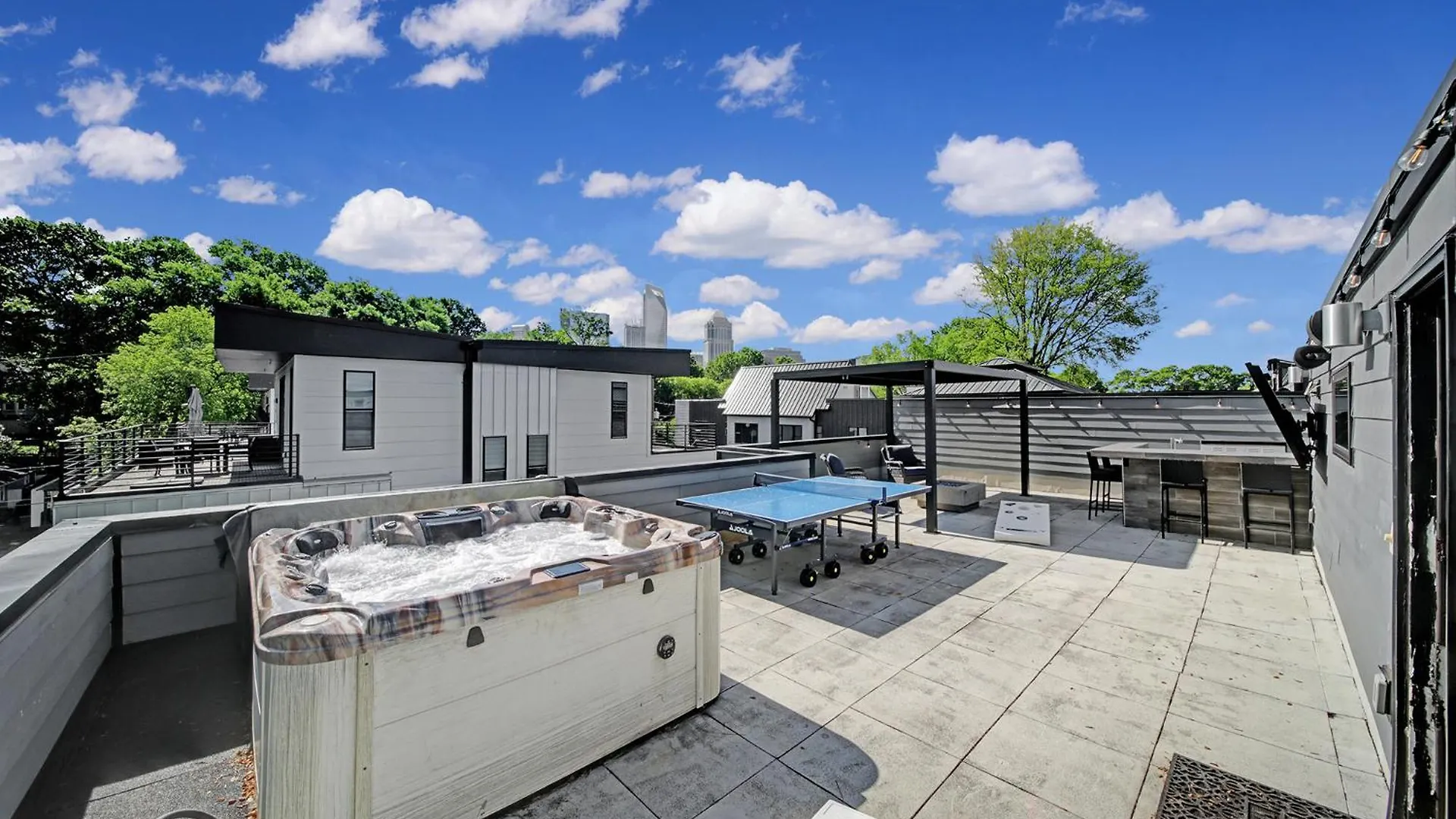 906 Westbrook B City Views Rooftop Hot Tub And Short Walk To Stadium Charlotte Holiday home